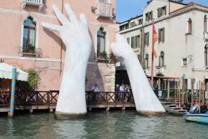 Isola la Certosa: Guida Completa su Cosa Fare e Cosa Vedere